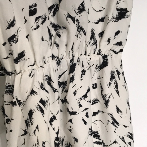 Off white sleeveless dress with pockets - Picture 3 of 10